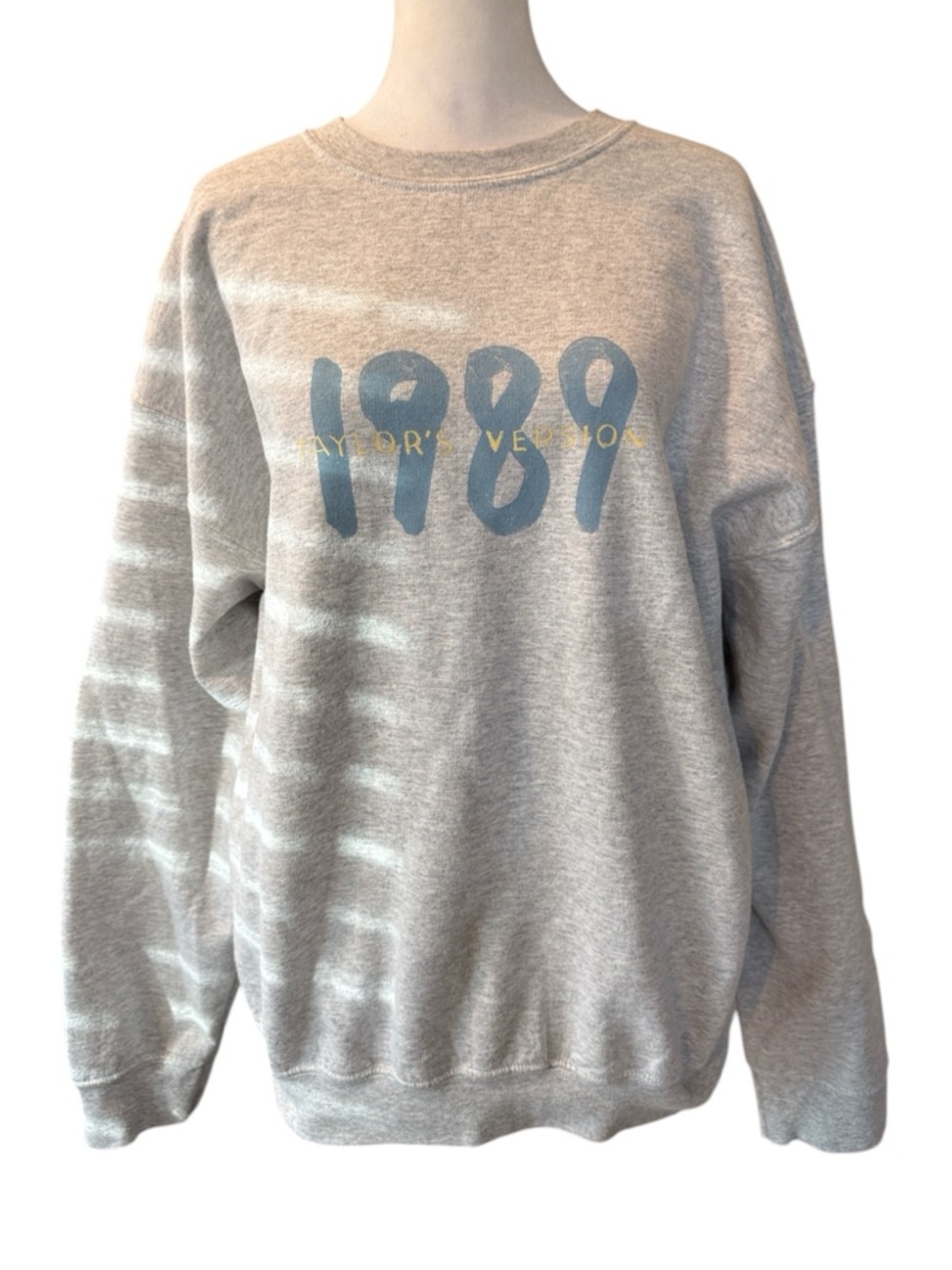 Taylor Swift Light Grey Crewneck Sweat Shirt with Blue '1989' Graphic XL